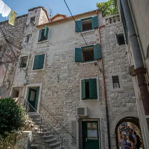 https://jr-luxury-guesthouse2.splithotels.org
